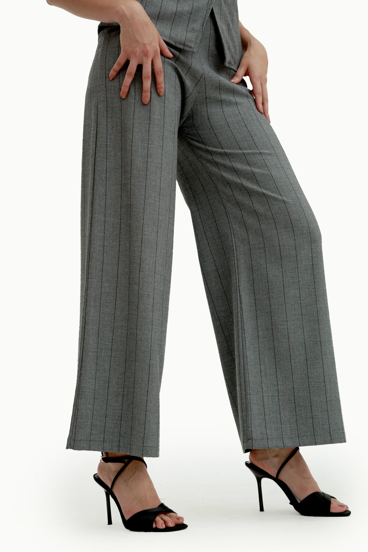 Pantaloni gessati palazzo