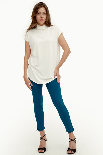T-shirt smanicata collo alto