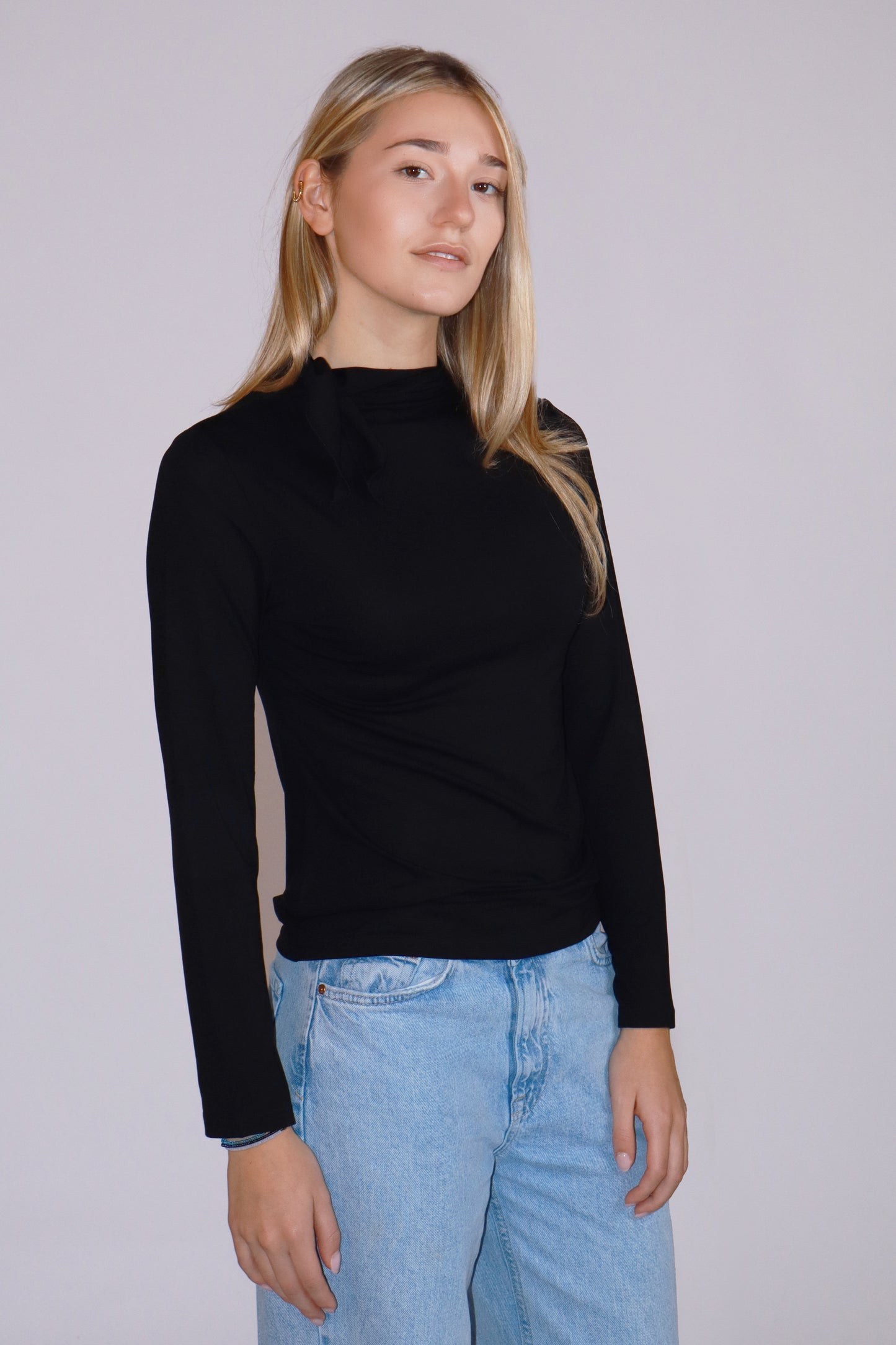 T-shirt manica lunga lanetta nera